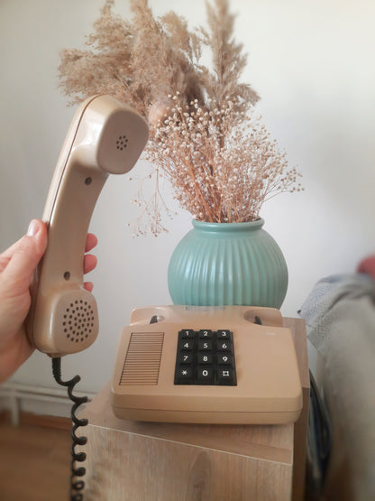 Retro Siemens 1980s Telephone – Vintage Push Button Decor