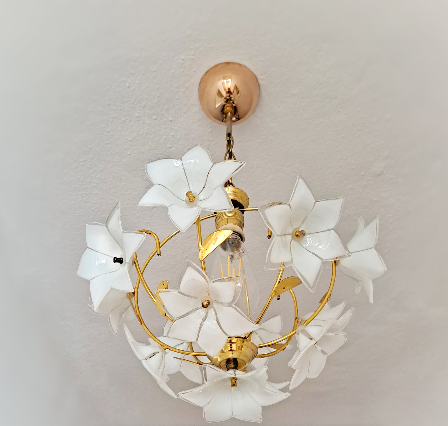 Antique White Floral Murano Glass & Brass Chandelier – Handmade Italian Pendant Light for Elegant Interiors