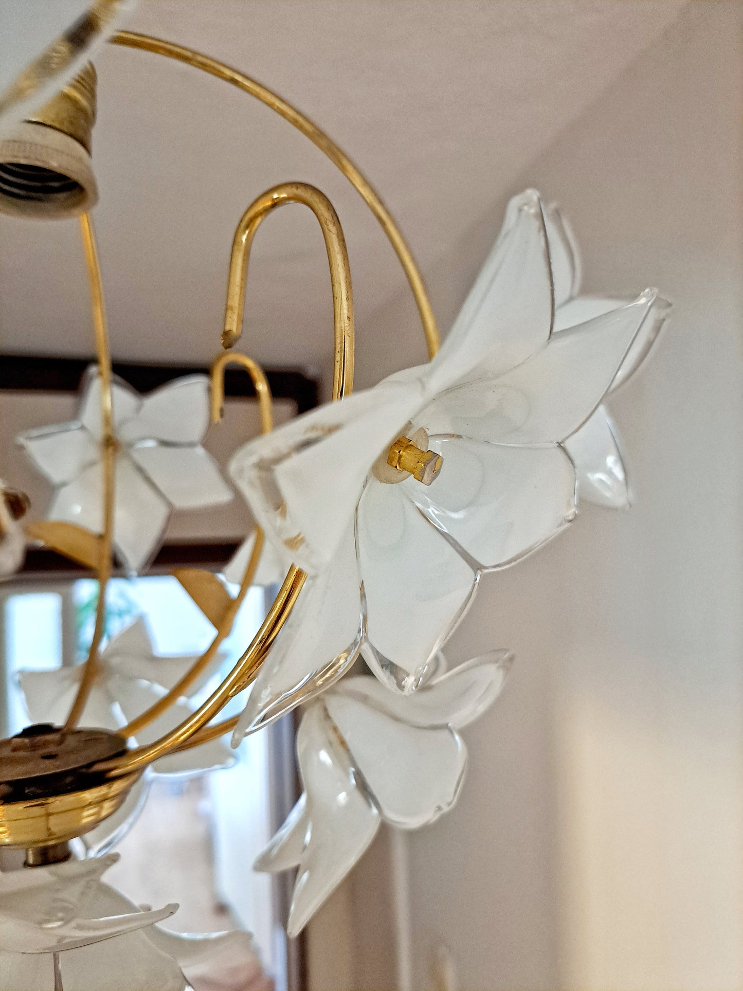 Antique White Floral Murano Glass & Brass Chandelier – Handmade Italian Pendant Light for Elegant Interiors