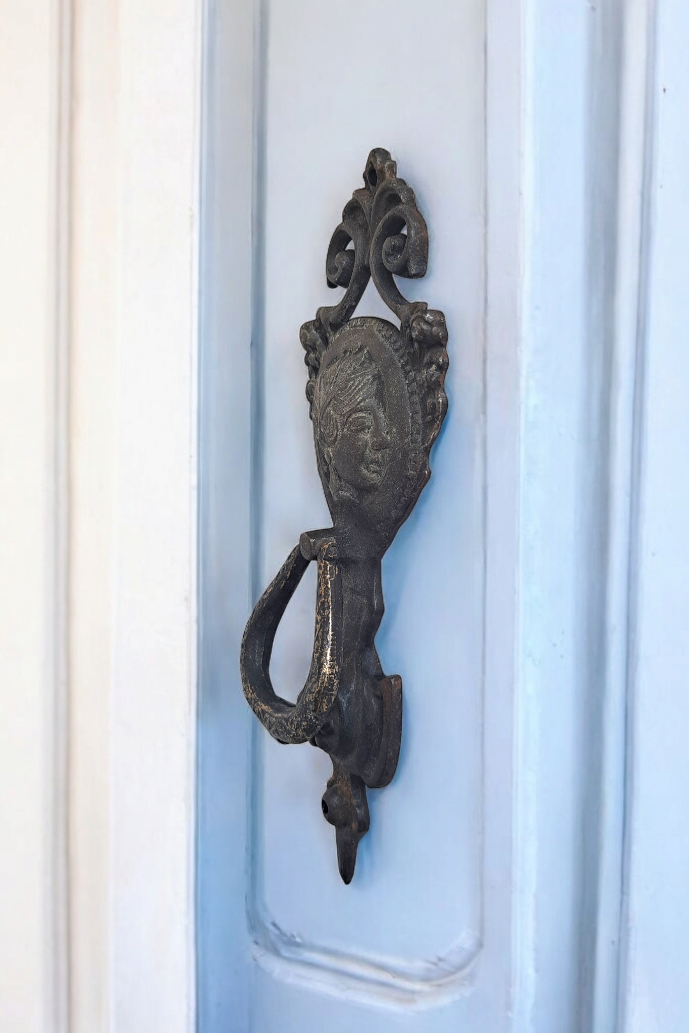 Vintage Brass Door Knocker – Antique Style, Handcrafted Decor