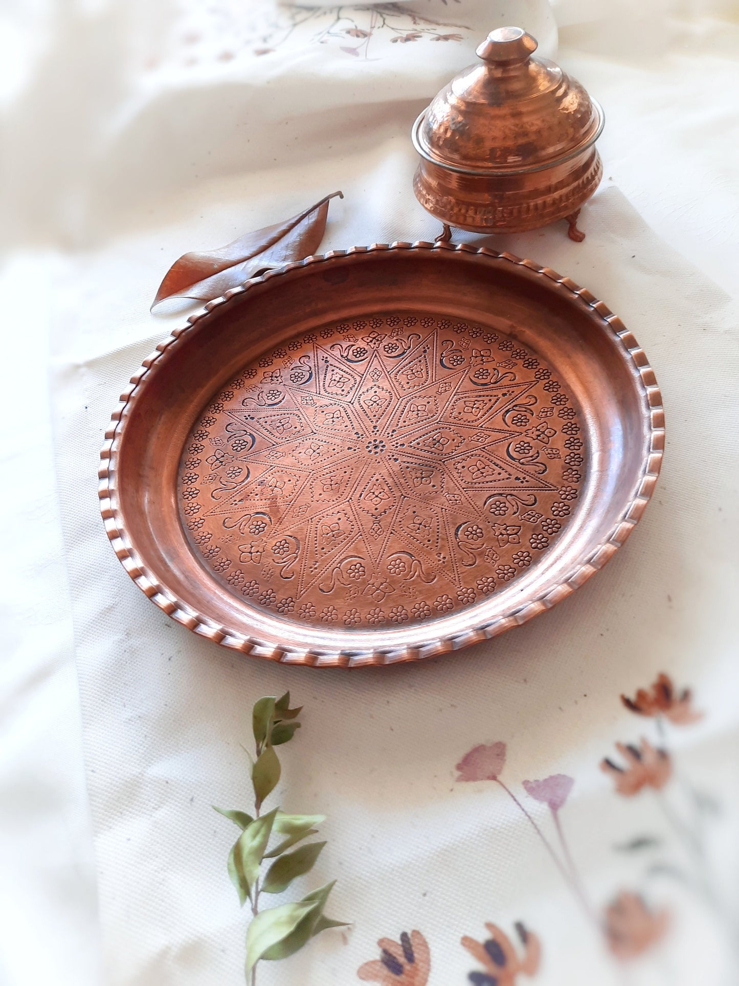 Vintage Turkish Copper Tray - Hand Engraved Floral Motifs, Decorative Serving Plate