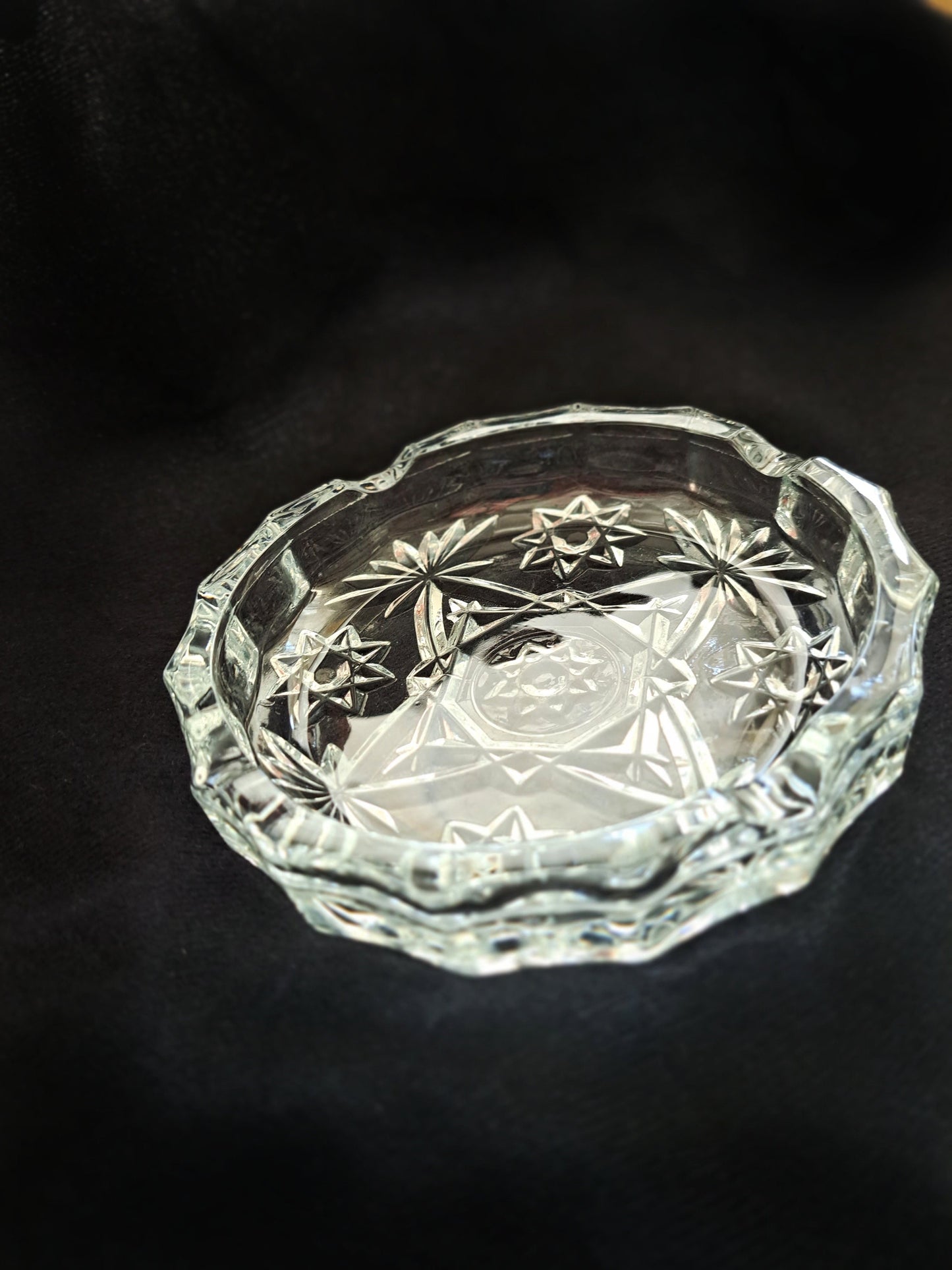 Vintage Crystal Glass Ashtray | Pinwheel Star-Cut Design | 12.5cm Diameter