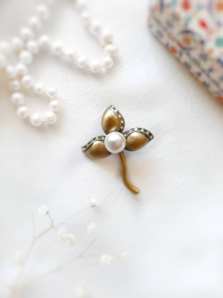 Handmade Floral Design Brass Brooch