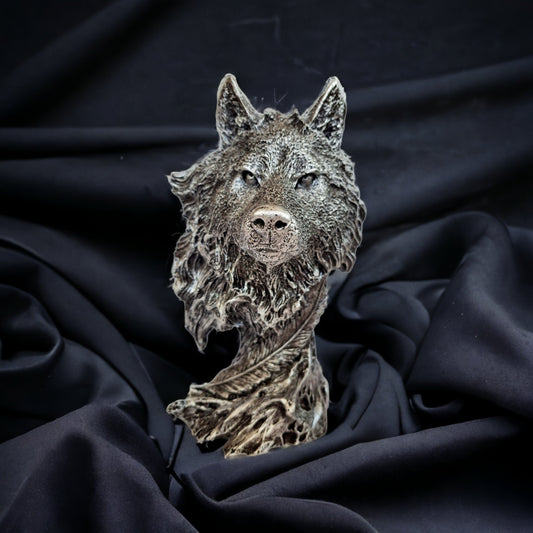 Vintage-Style Grey Wolf Sculpture - Artistic Tabletop Decor