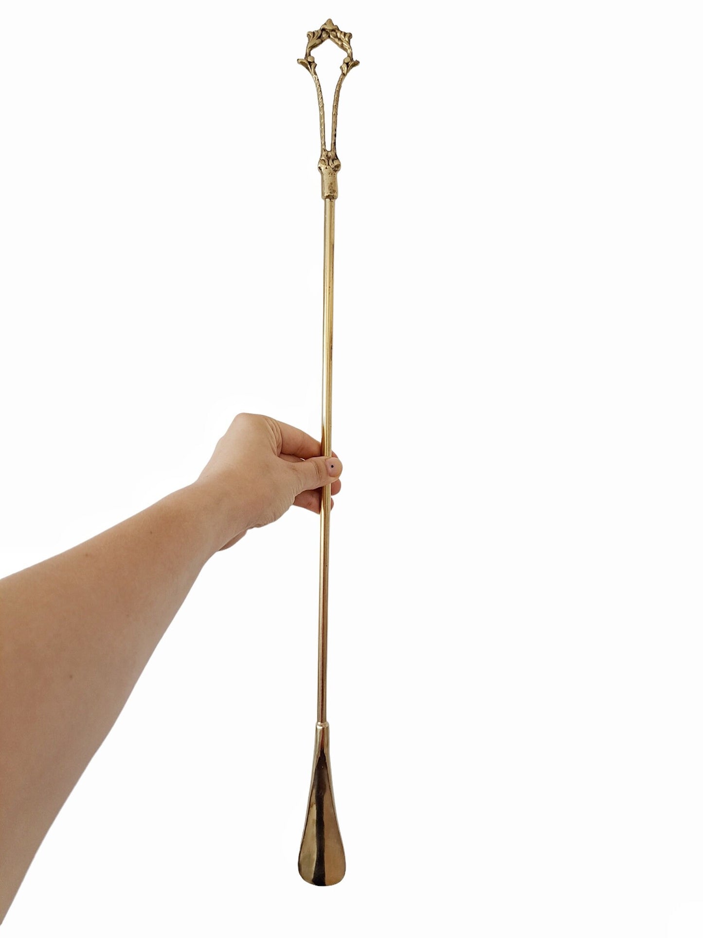 Handcrafted Brass Shoehorn – 56cm Long, Unique Gold Design, Traditional Craftsmanship, Durable and Elegant