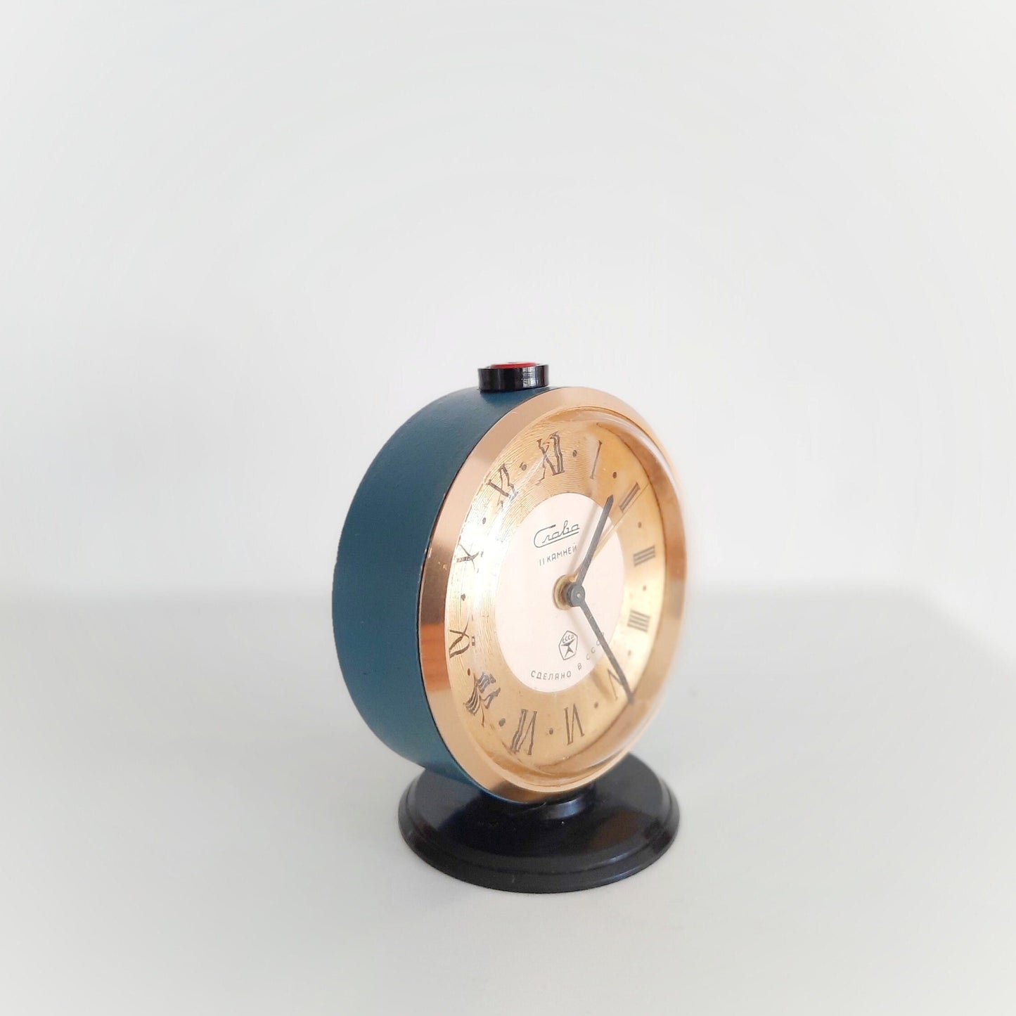 Slava Vintage Table Clock – Roman Numerals, Wind-up Mechanism