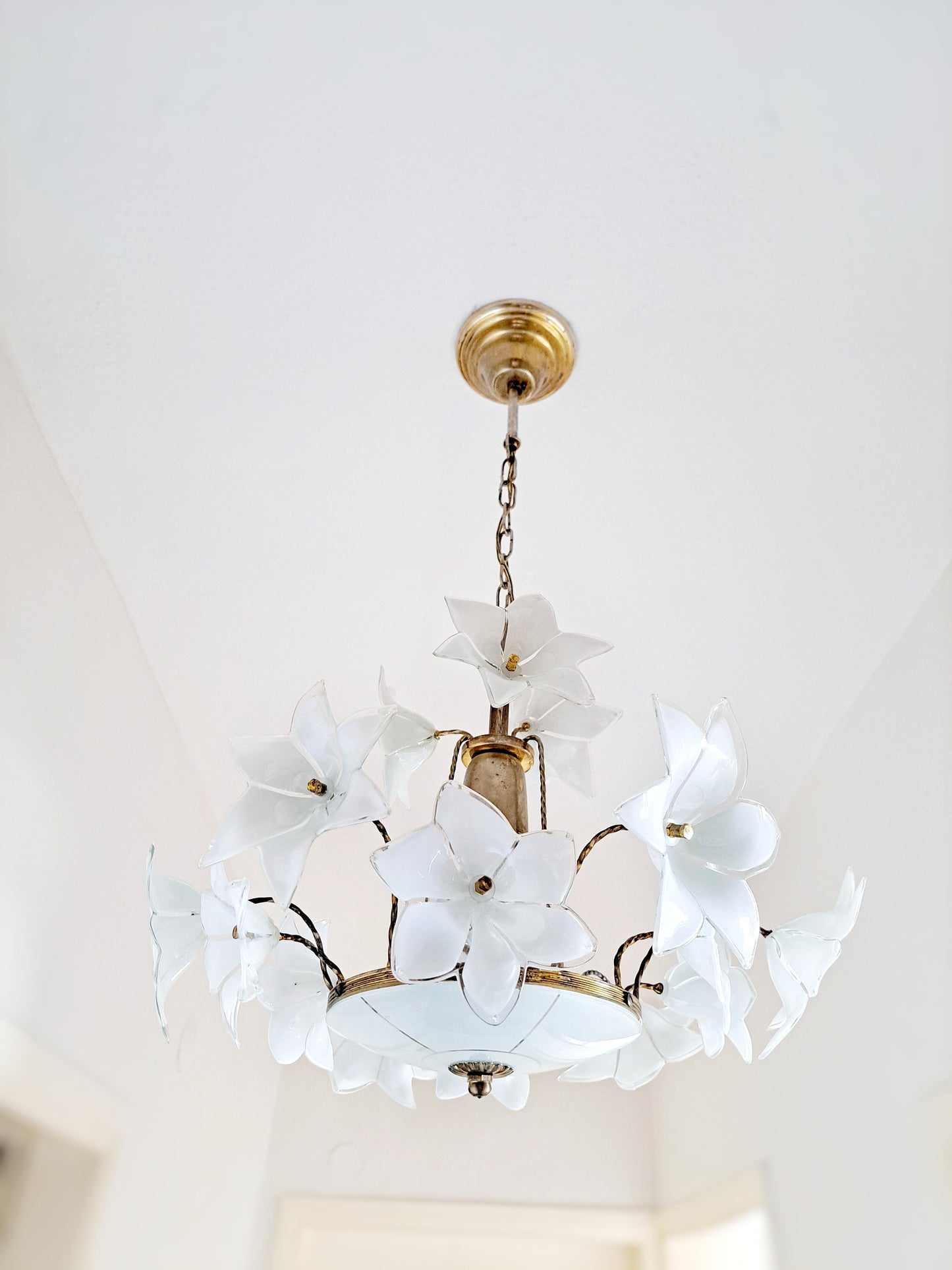 Antique White Floral Murano Glass Chandelier - Vintage Elegance with Gold Accents