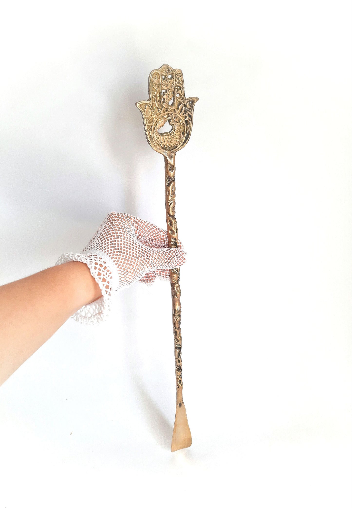 Vintage Brass Shoehorn with Fatima Hand and Shahmaran Pattern, 53cm, Gold