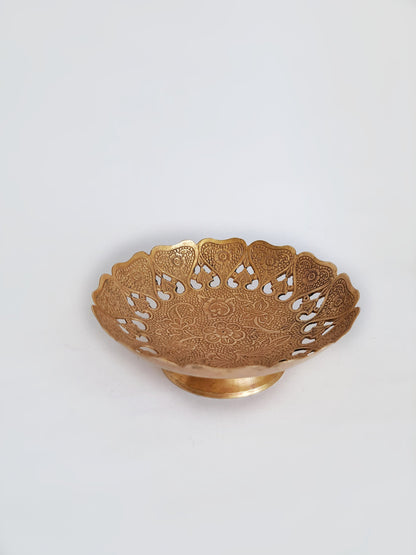 Elegant Vintage Brass Bowl – 14cm Floral Pattern, Gold