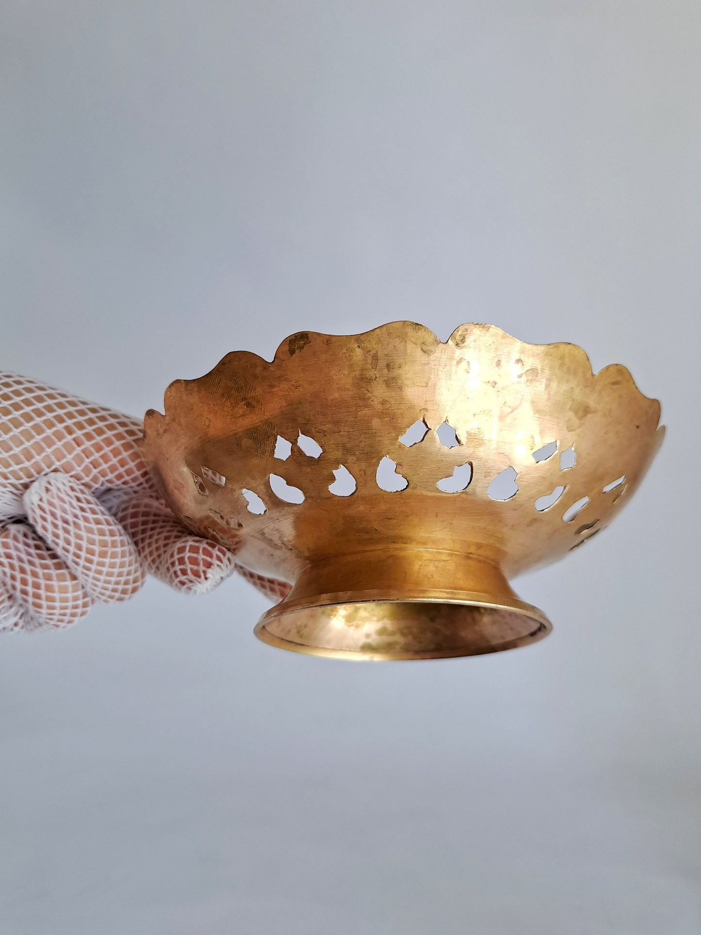 Elegant Vintage Brass Bowl – 14cm Floral Pattern, Gold