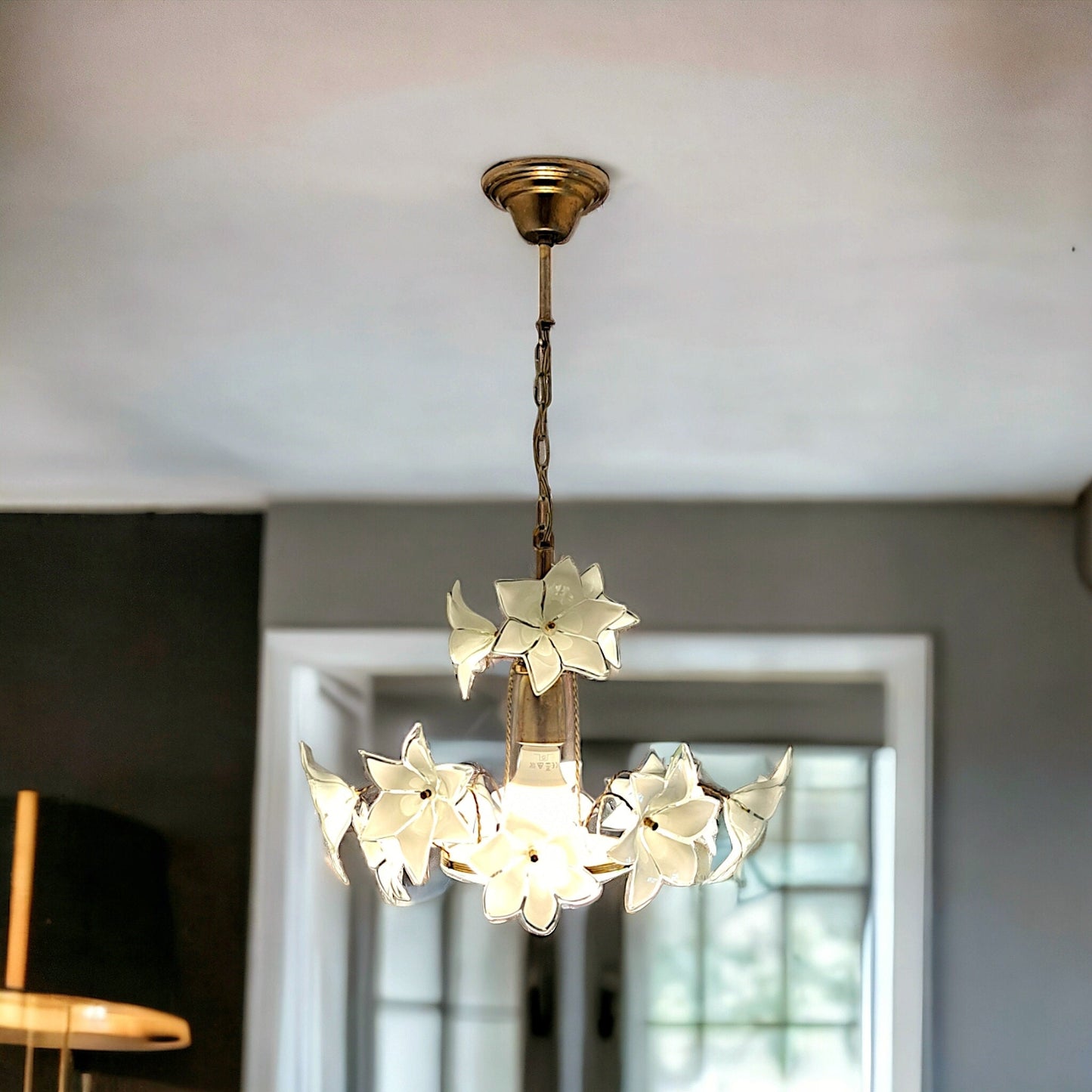 Antique White Floral Murano Glass Chandelier - Vintage Elegance with Gold Accents