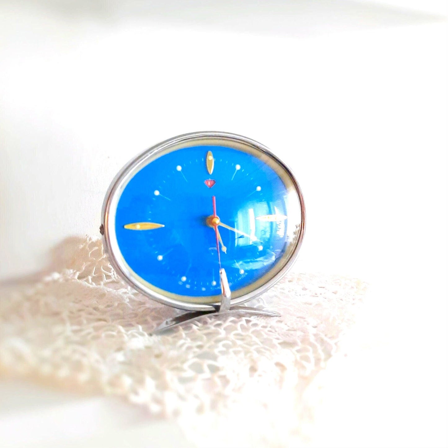 Retro Blue Mechanical Alarm Clock – Elips Shaped, Accurate Timing & Active Second Bar