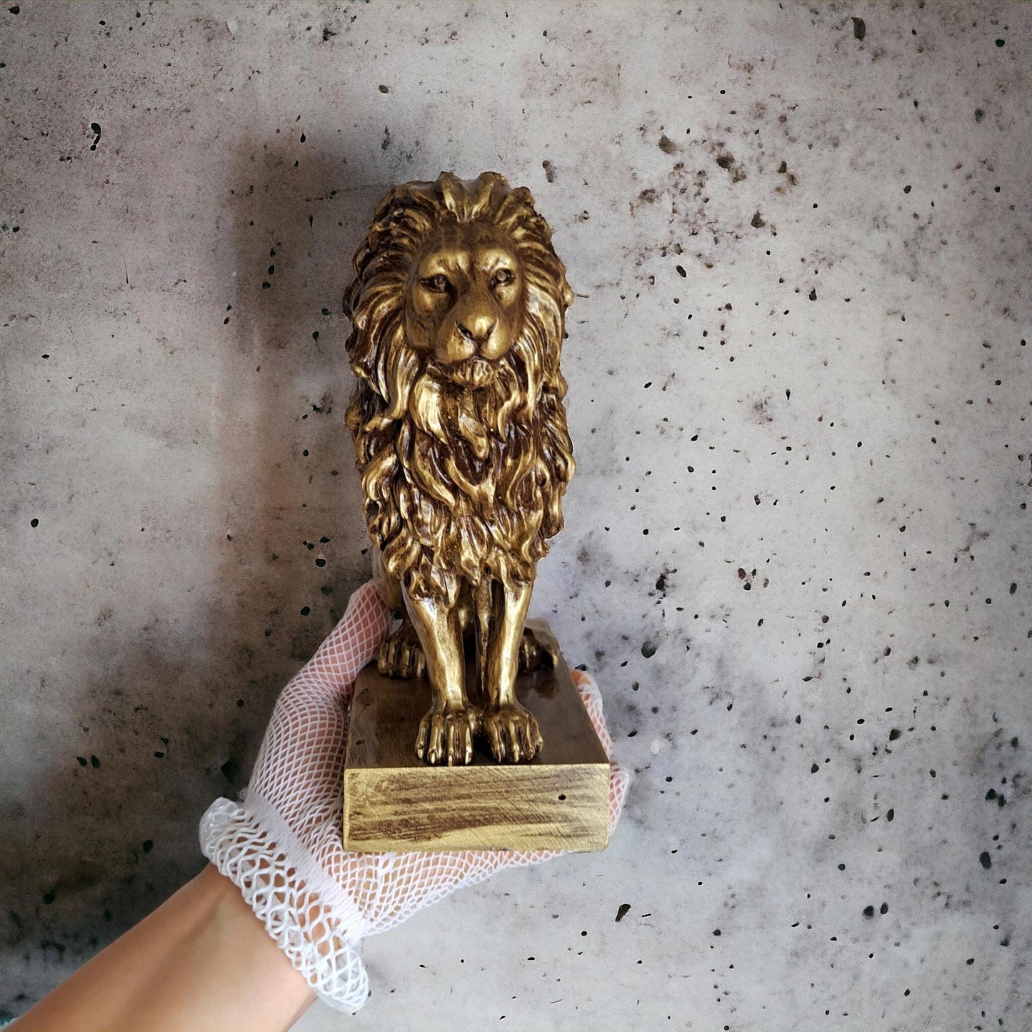 Antique Gold Lion Sculpture - Elegant Sitting Lion Statue with Marble Dust Finish - 21.5cm Decorative Accent