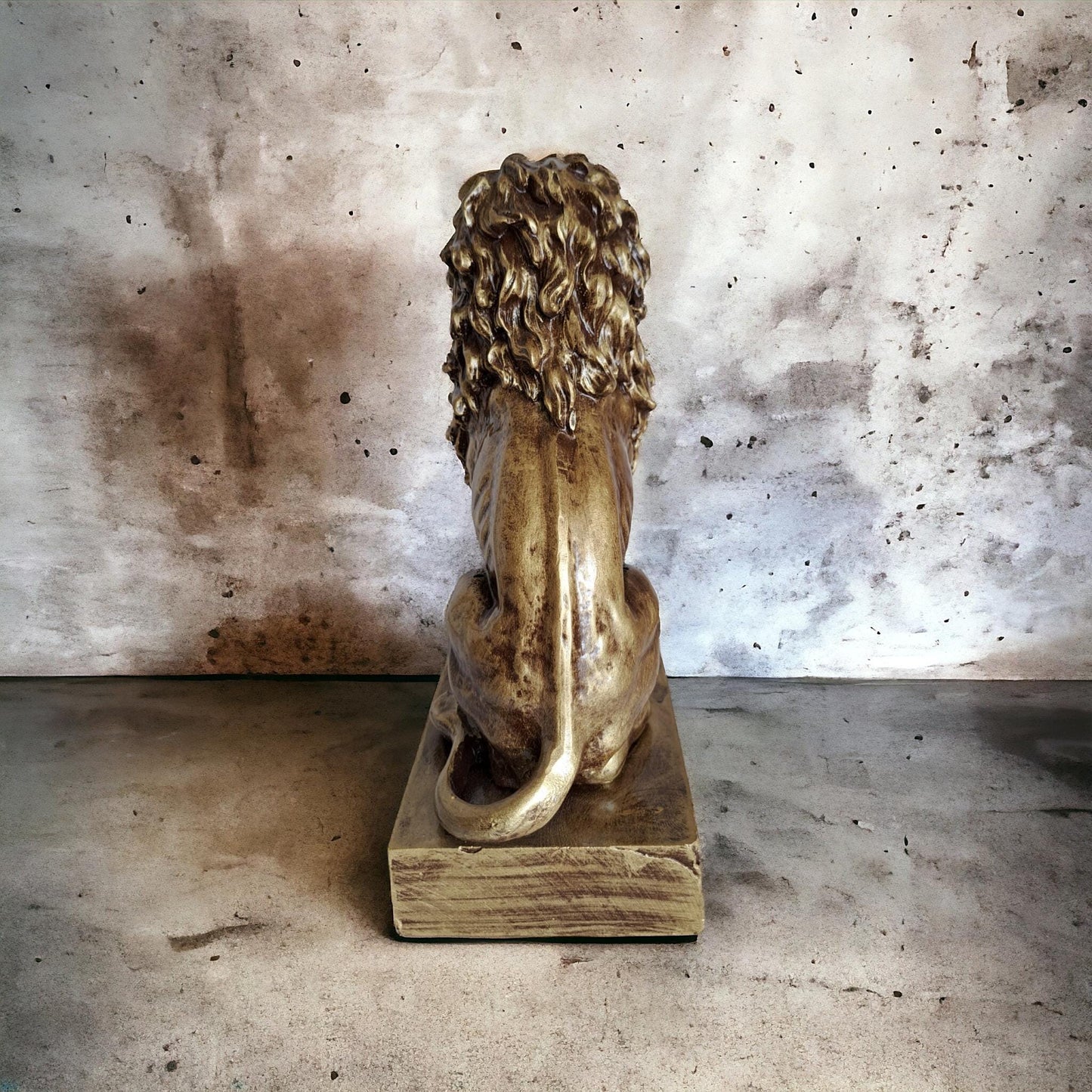 Antique Gold Lion Sculpture - Elegant Sitting Lion Statue with Marble Dust Finish - 21.5cm Decorative Accent