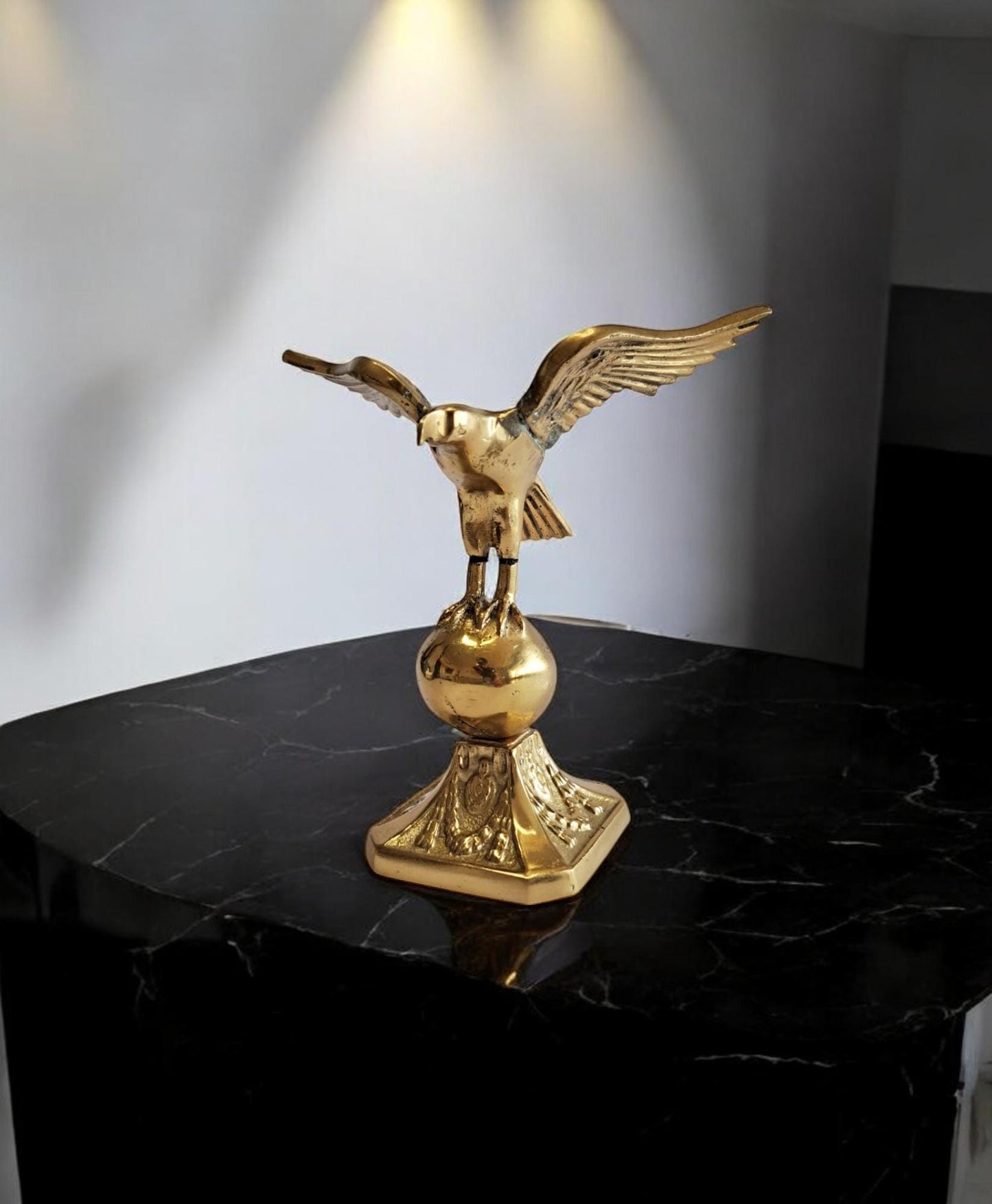 Elegant Brass Eagle Sculpture – Mirror Gold Finish, 17cm, Handcrafted Decorative Art Piece